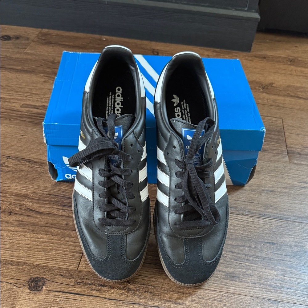 Adidas (Samba)